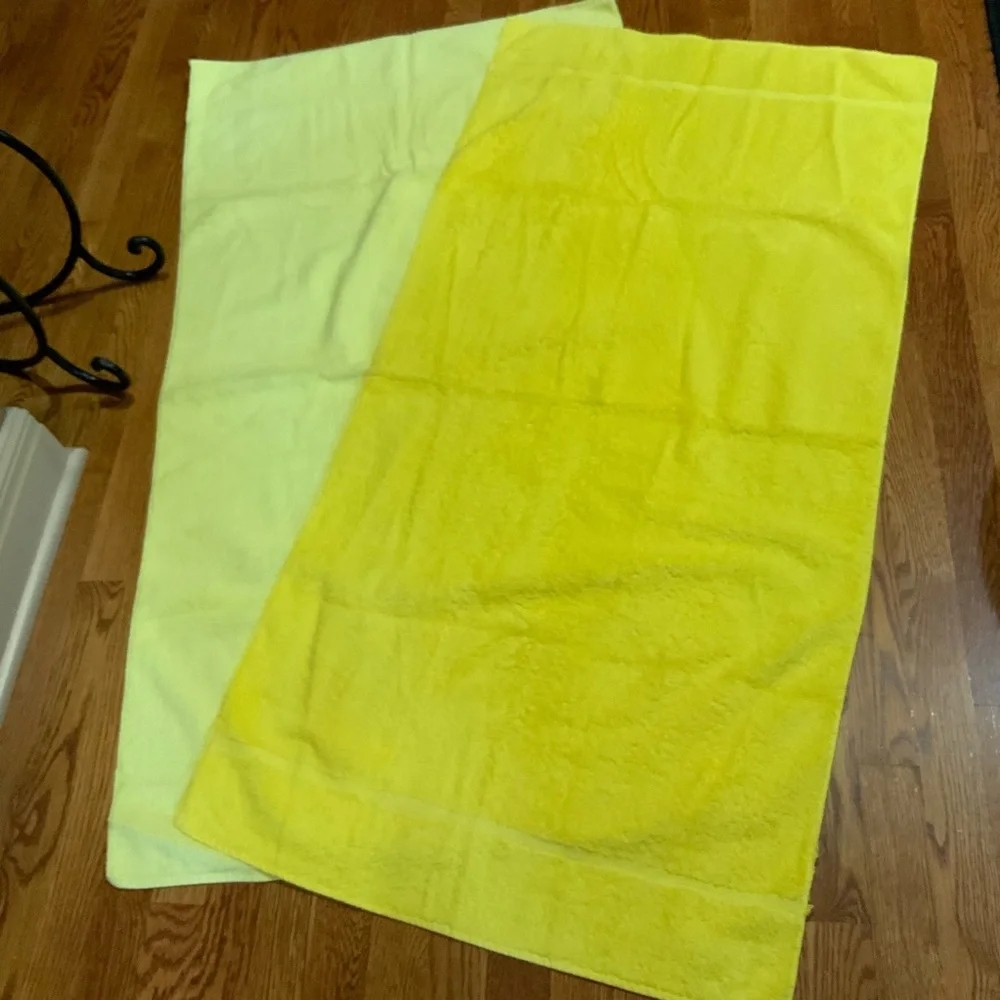 Vintage Bath Towels Yellow Set of 2 Cotton New Old Stock